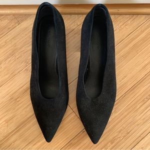 Vince Rafe Black Suede Pointed Toe Pumps Sz 37.5/7.5